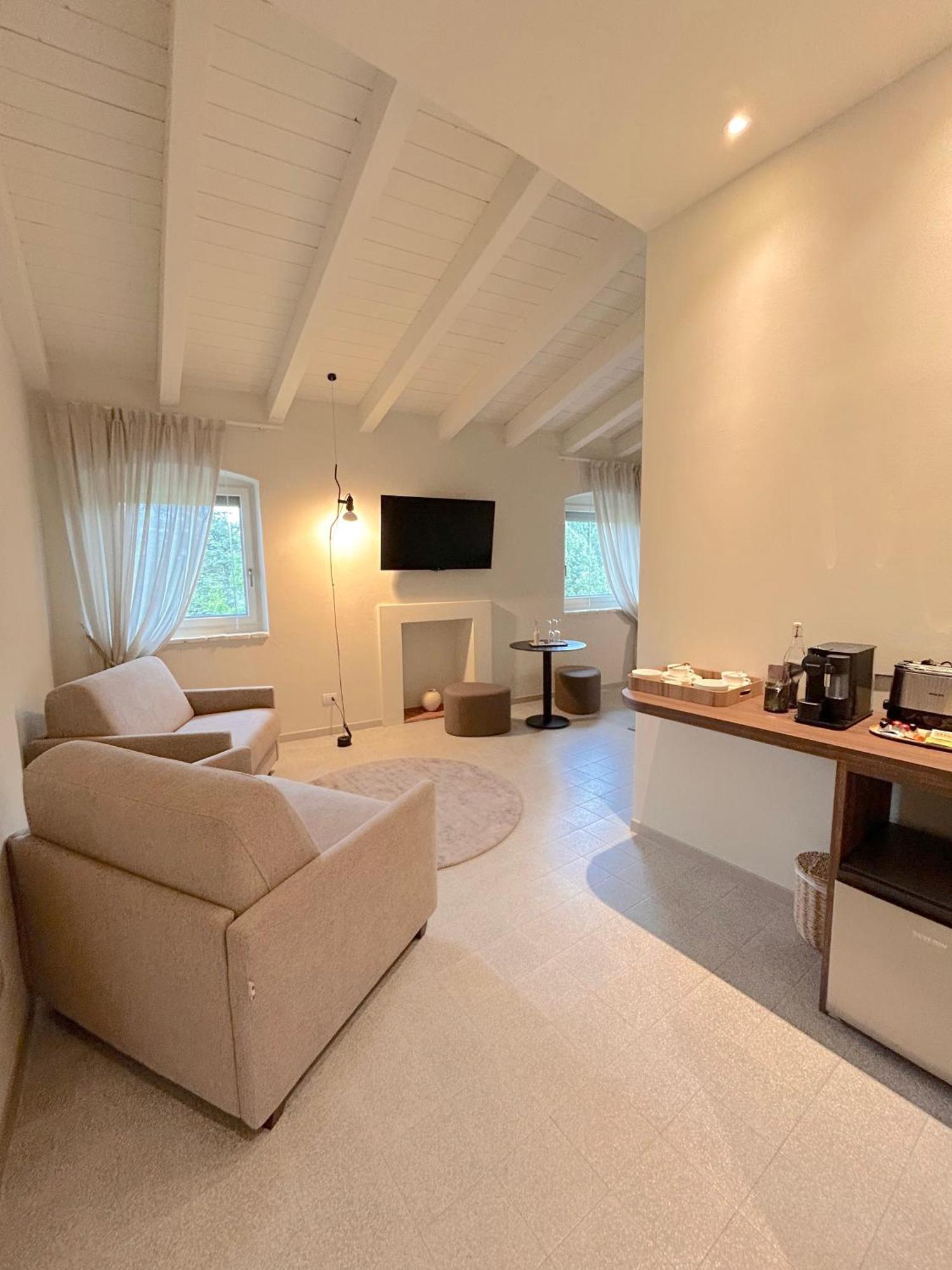 The Lake Suites Com - Luxury Stay In لاتيزي المظهر الخارجي الصورة