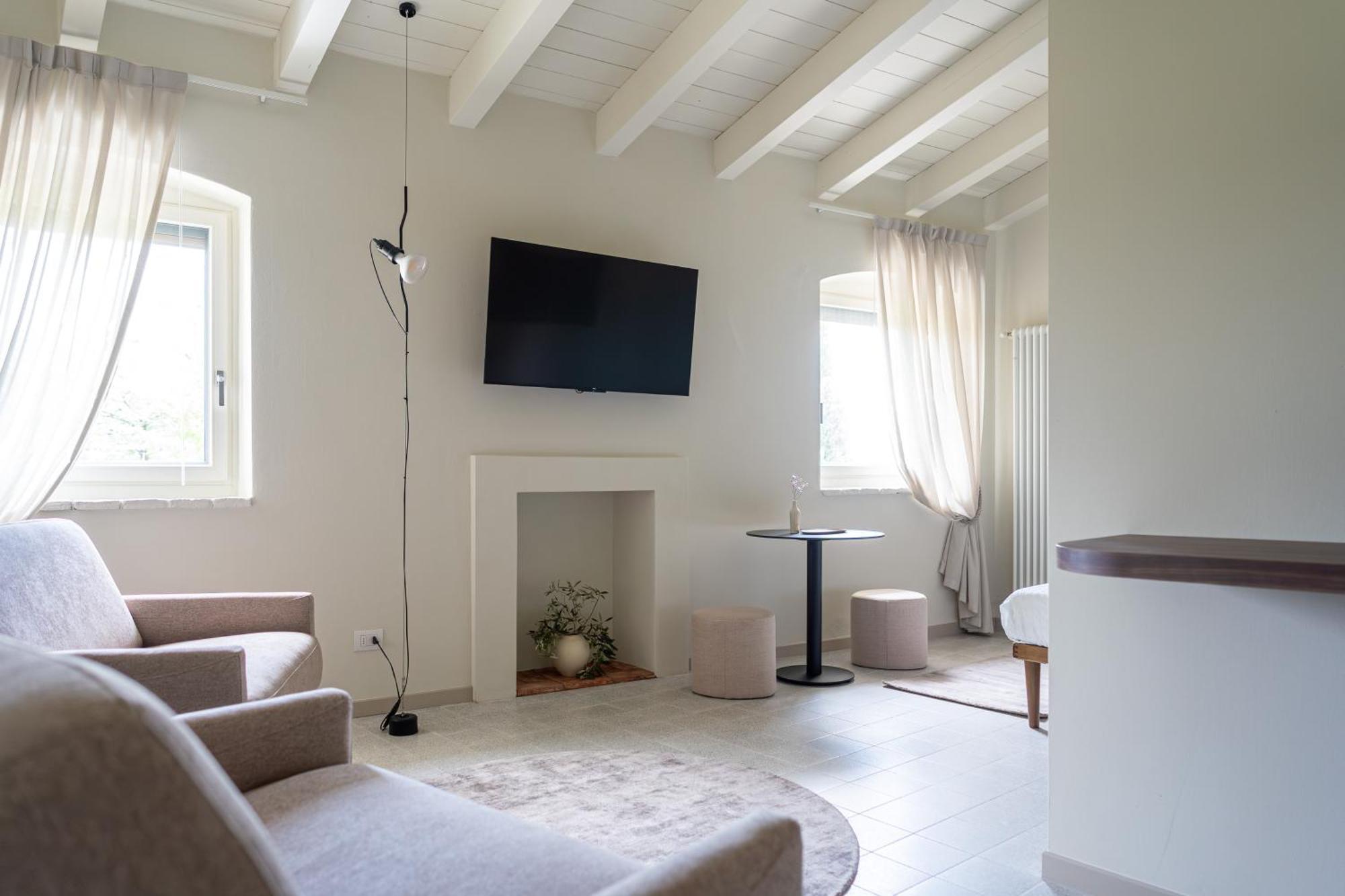 The Lake Suites Com - Luxury Stay In لاتيزي المظهر الخارجي الصورة