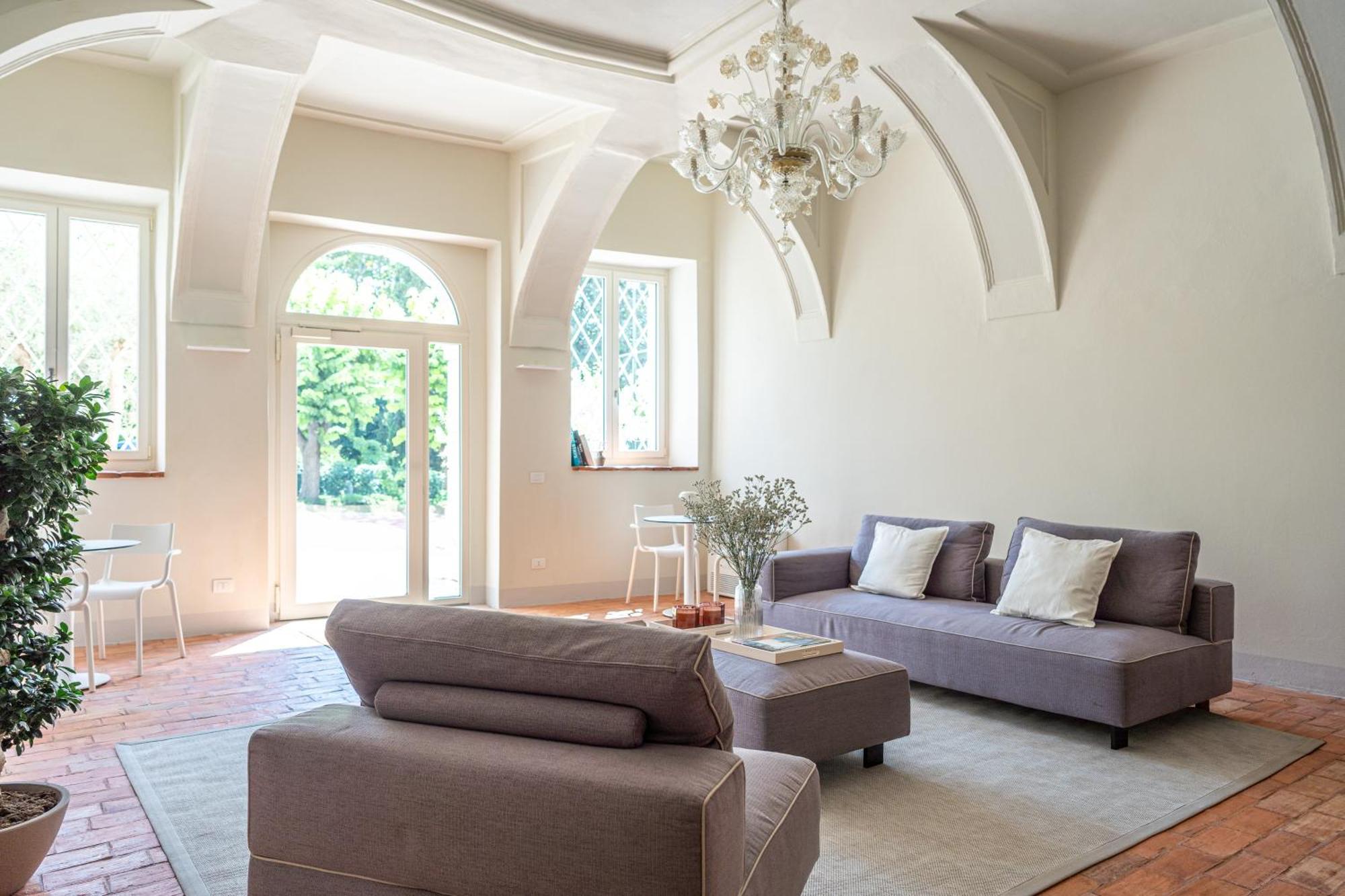 The Lake Suites Com - Luxury Stay In لاتيزي المظهر الخارجي الصورة