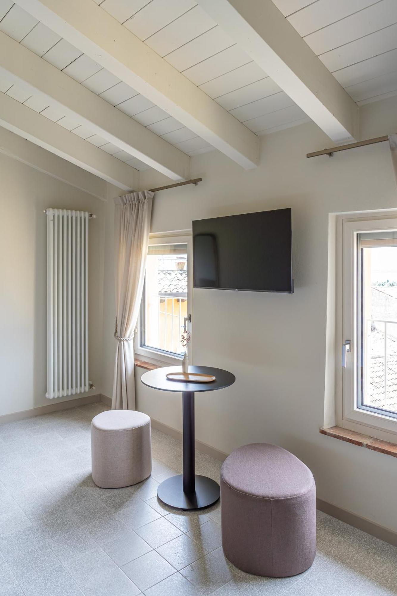The Lake Suites Com - Luxury Stay In لاتيزي المظهر الخارجي الصورة