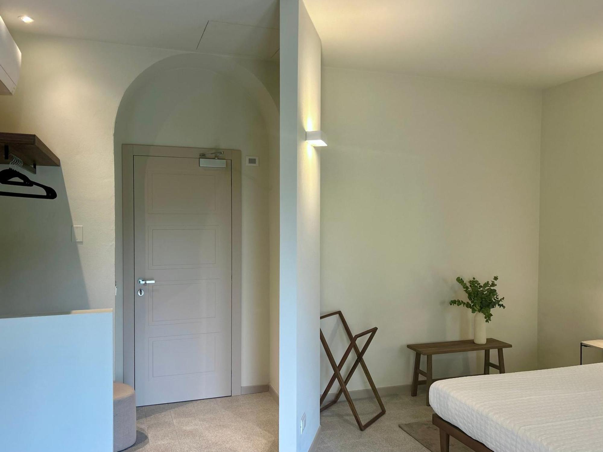 The Lake Suites Com - Luxury Stay In لاتيزي المظهر الخارجي الصورة