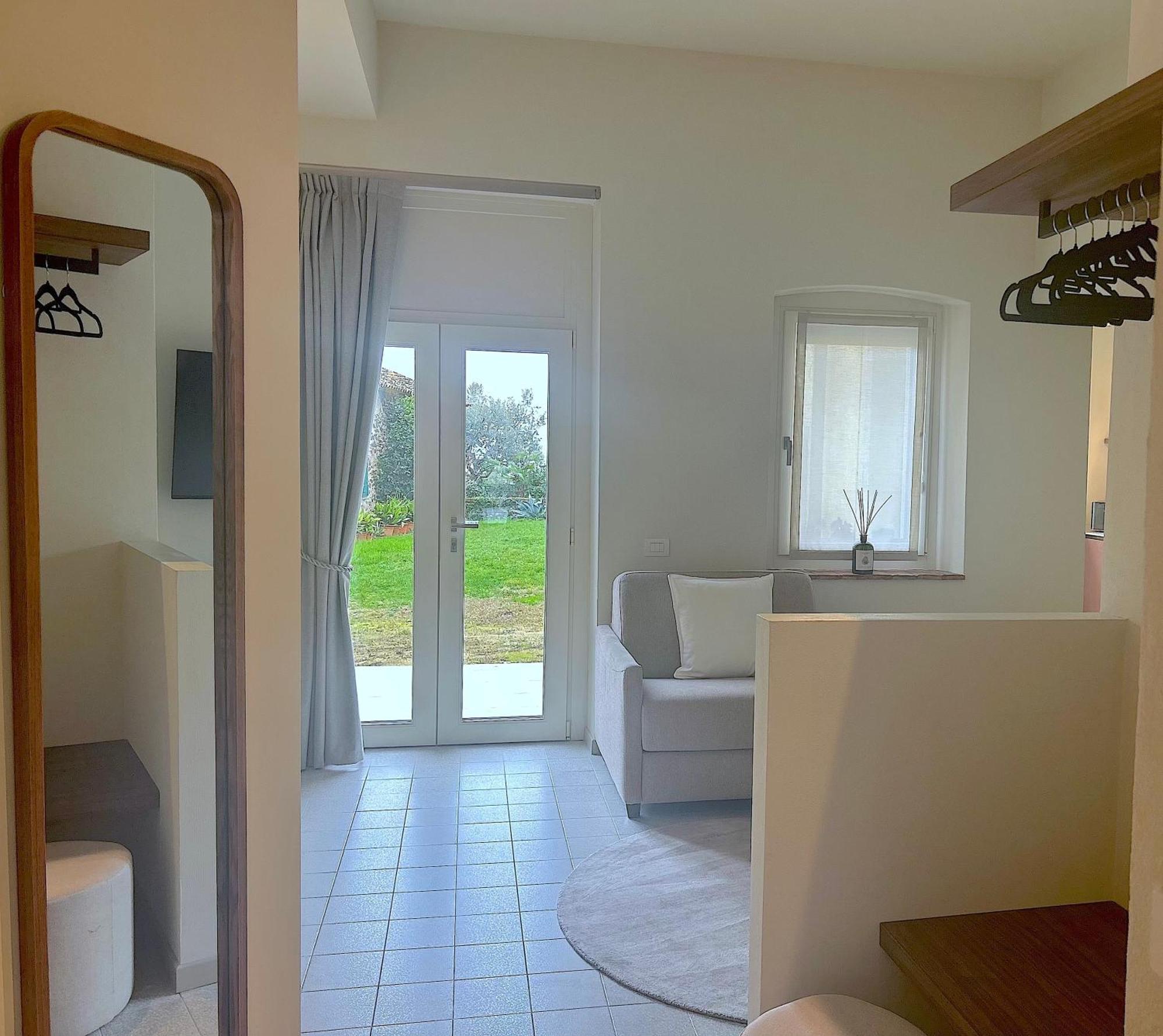 The Lake Suites Com - Luxury Stay In لاتيزي المظهر الخارجي الصورة