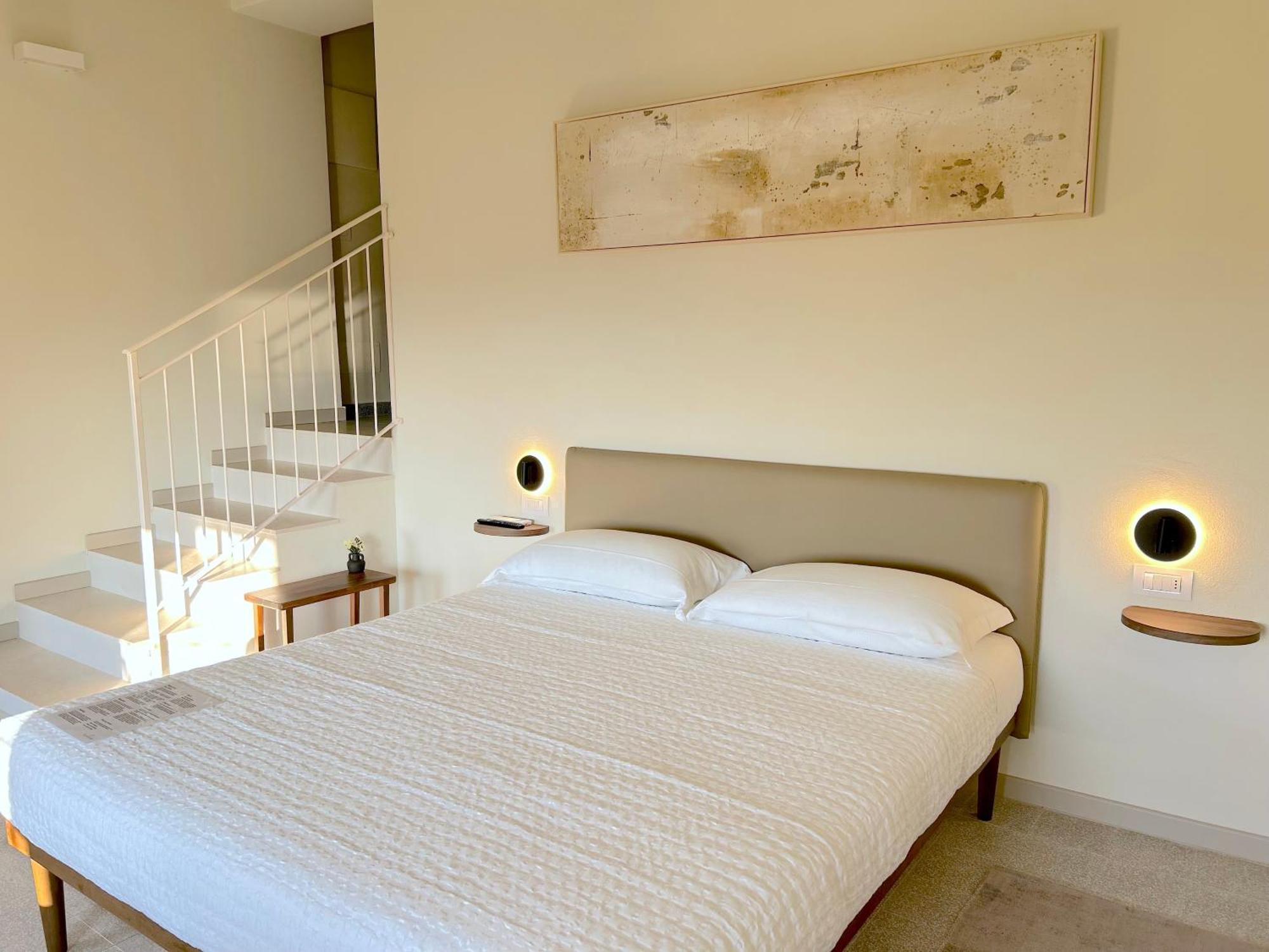 The Lake Suites Com - Luxury Stay In لاتيزي المظهر الخارجي الصورة