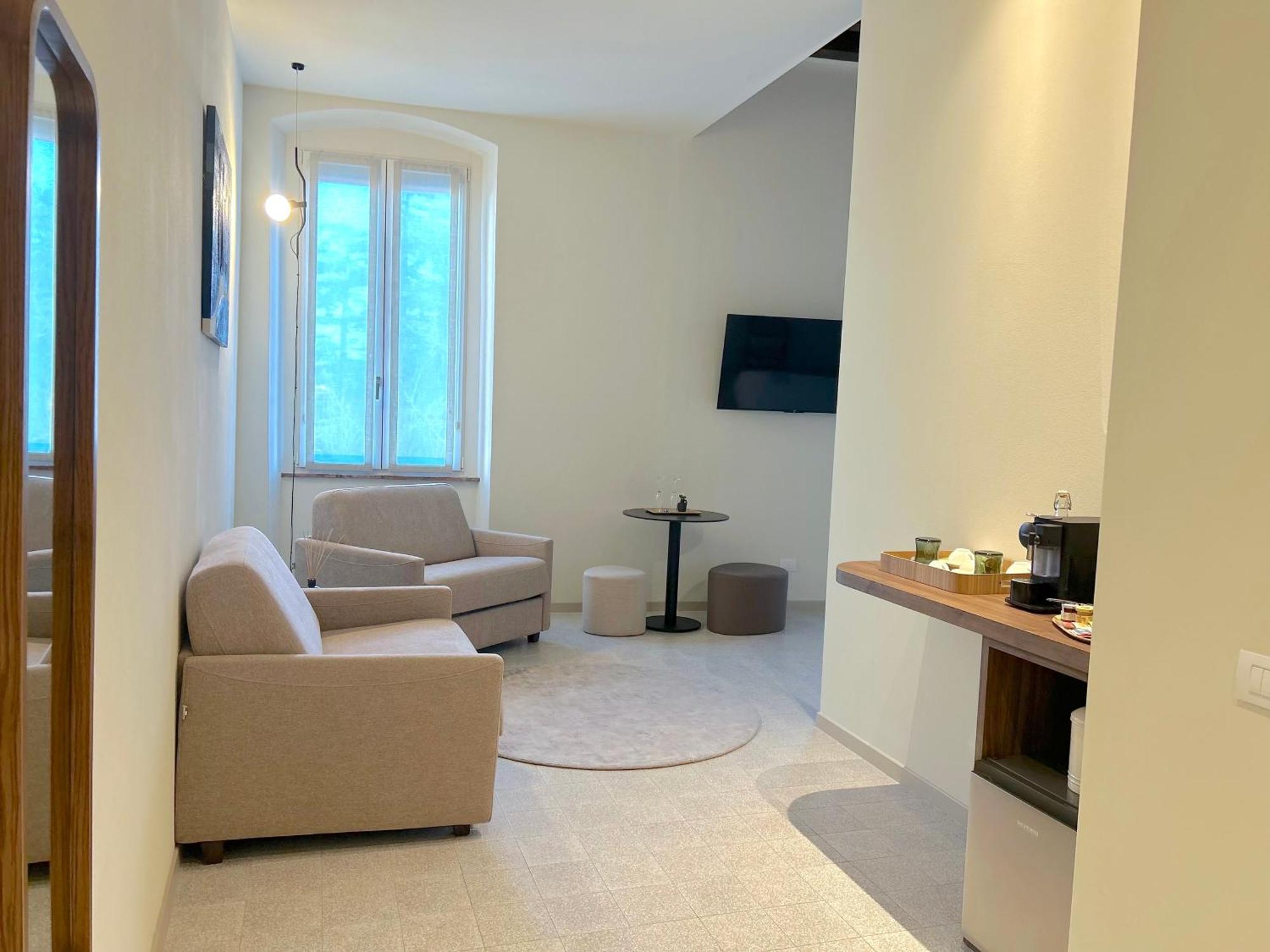 The Lake Suites Com - Luxury Stay In لاتيزي المظهر الخارجي الصورة