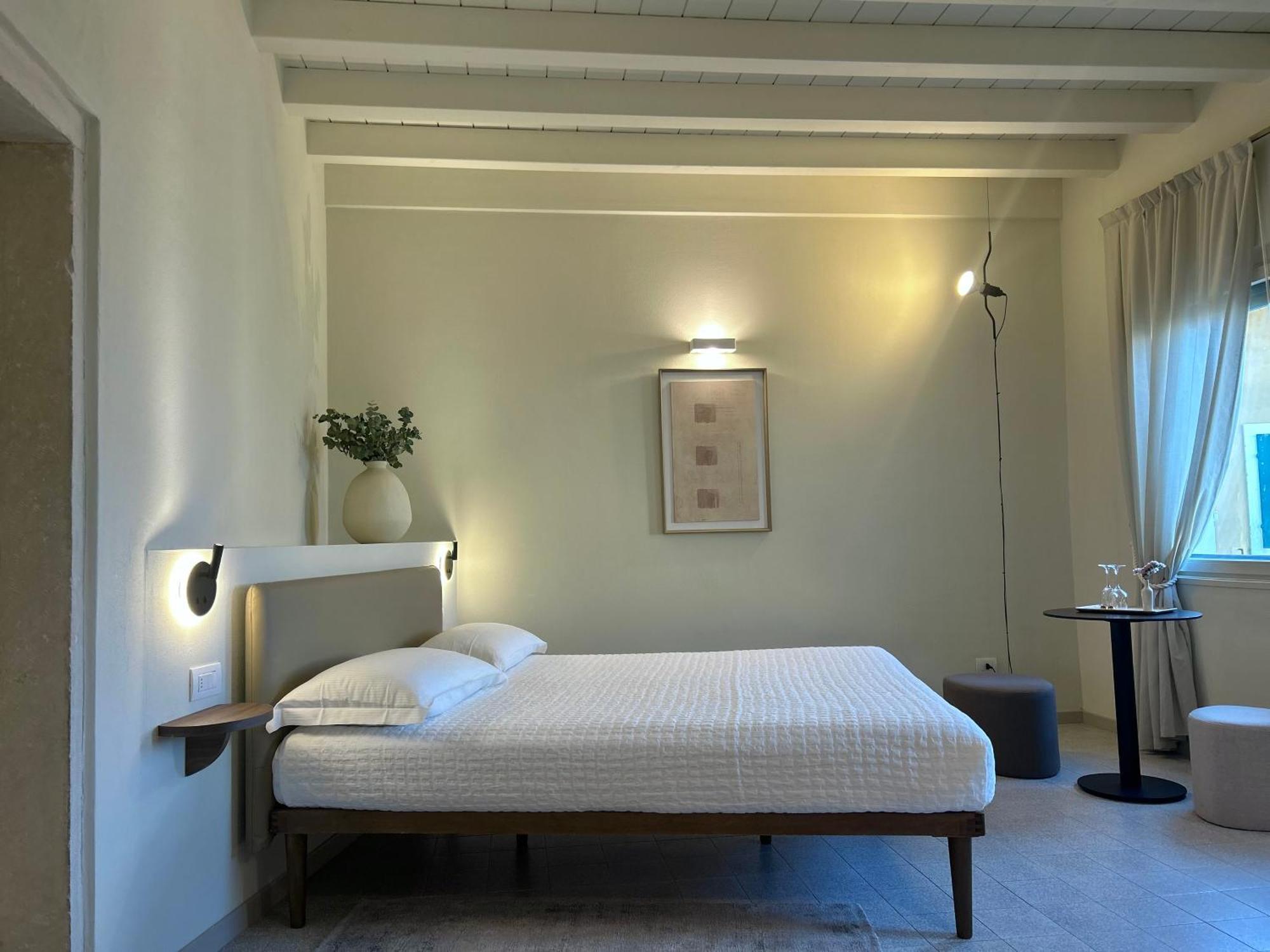 The Lake Suites Com - Luxury Stay In لاتيزي المظهر الخارجي الصورة