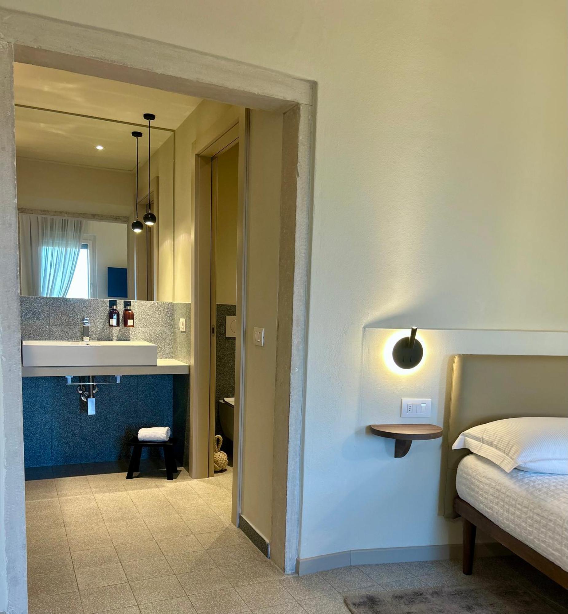 The Lake Suites Com - Luxury Stay In لاتيزي المظهر الخارجي الصورة