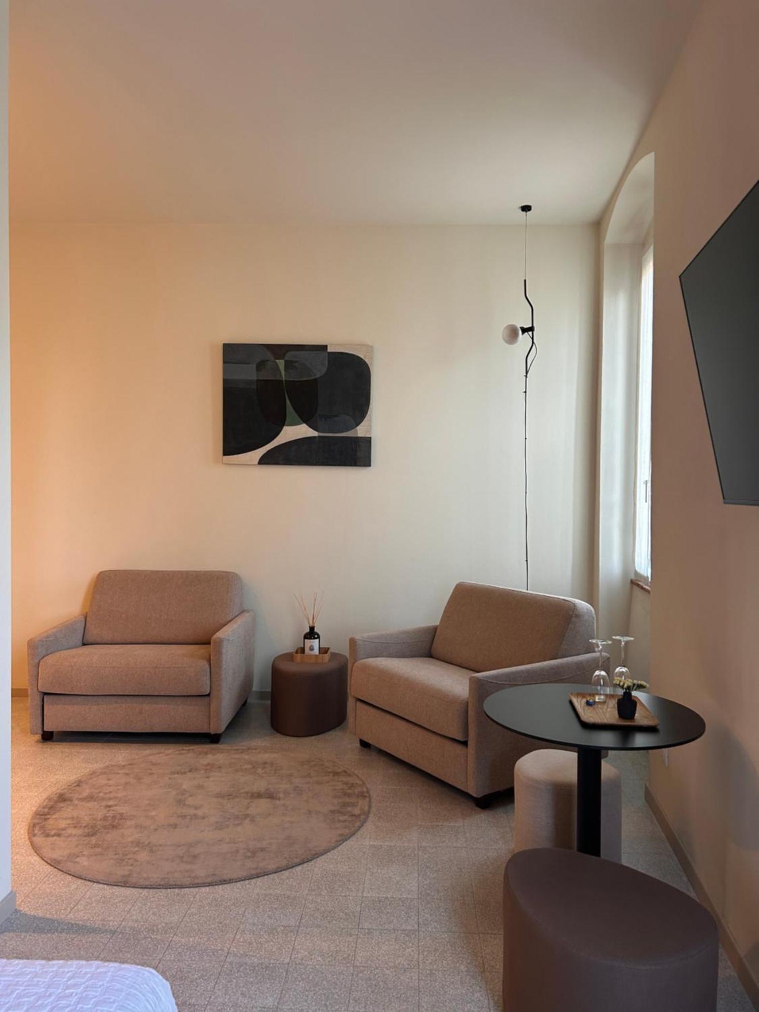 The Lake Suites Com - Luxury Stay In لاتيزي المظهر الخارجي الصورة