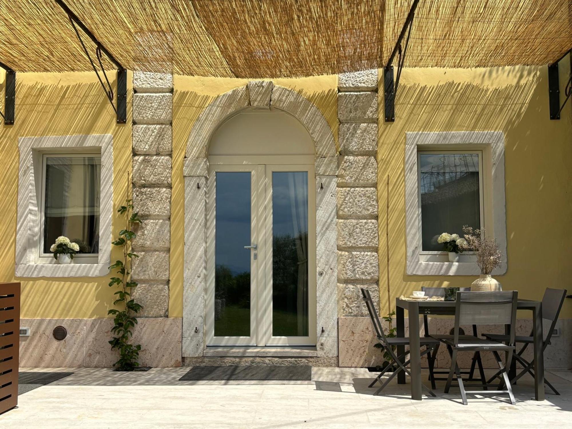 The Lake Suites Com - Luxury Stay In لاتيزي المظهر الخارجي الصورة