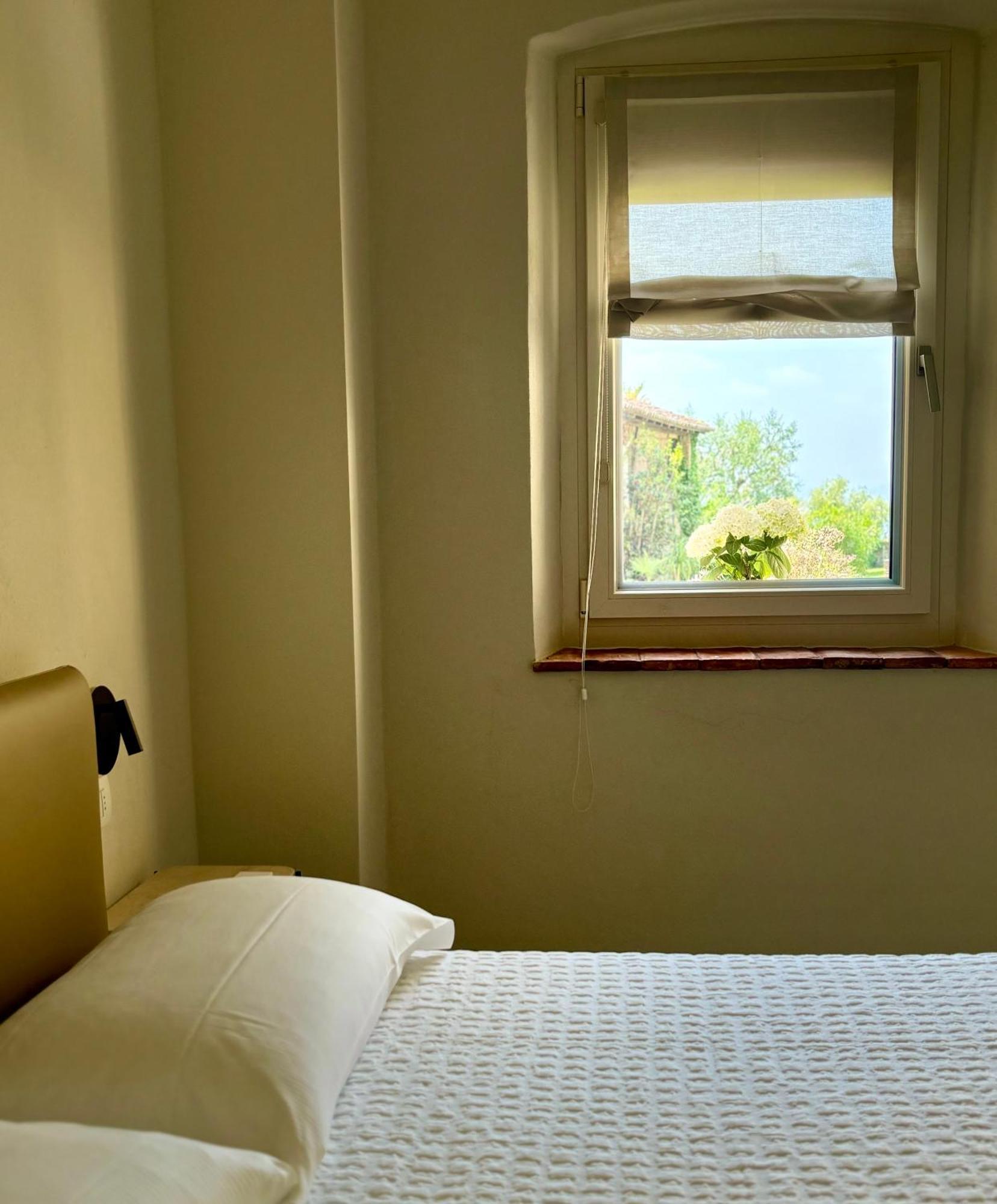 The Lake Suites Com - Luxury Stay In لاتيزي المظهر الخارجي الصورة