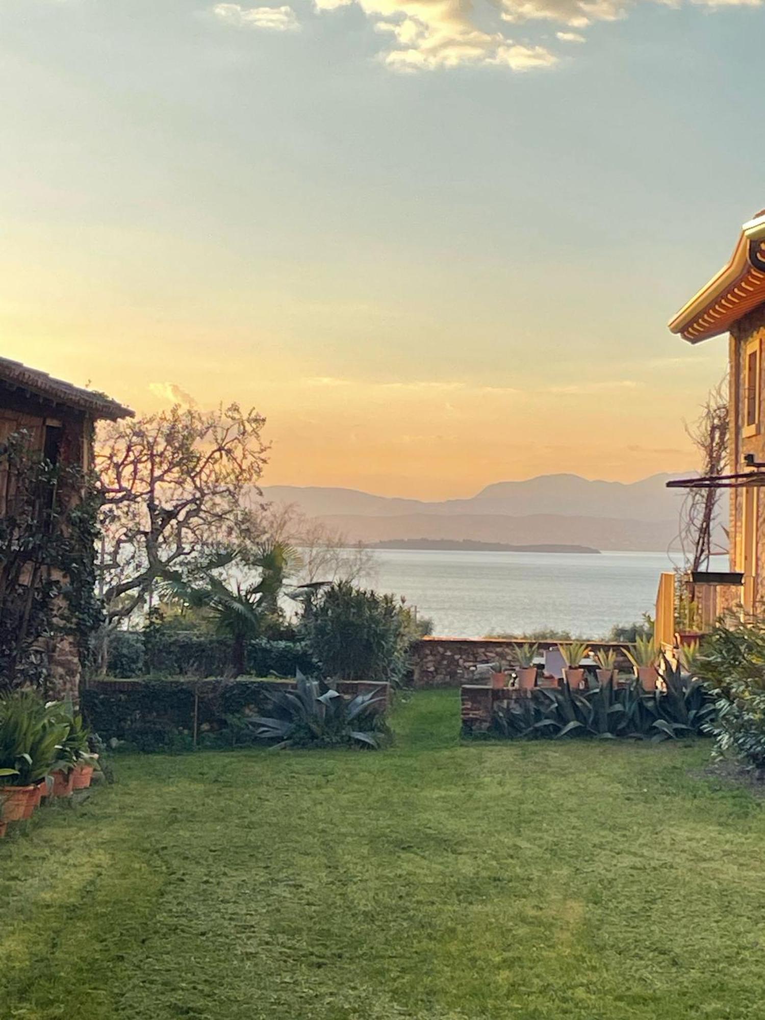 The Lake Suites Com - Luxury Stay In لاتيزي المظهر الخارجي الصورة