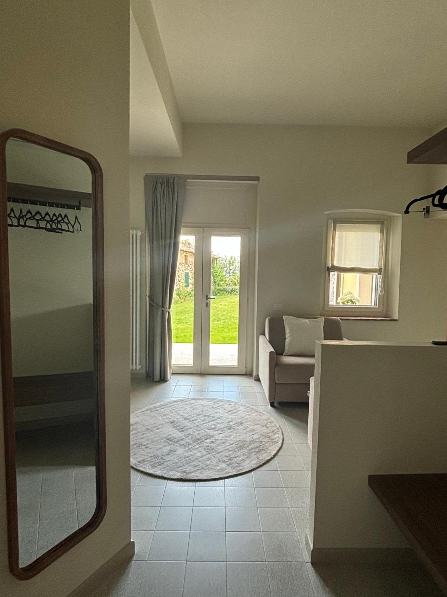 The Lake Suites Com - Luxury Stay In لاتيزي المظهر الخارجي الصورة